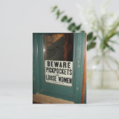 Let op zakjes en losse vrouwen briefkaart (Staand voorkant)