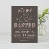 Let’s Get Basted Funny Friendsgiving Invitation (Debout devant)