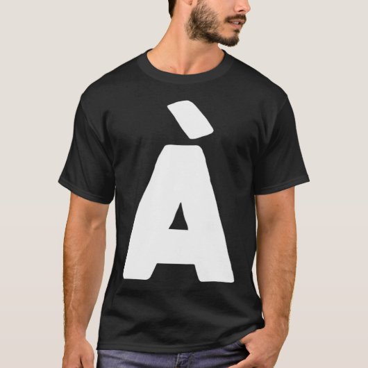 Letter À big and bold white T-shirt (Voorkant)