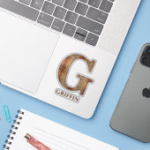 Letter G wood texture met aangepaste name Sticker (Laptop met iPhone)