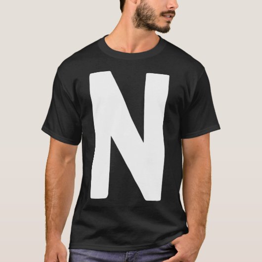 Letter N groot en vet wit T-shirt (Voorkant)
