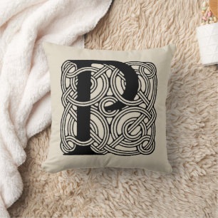 Letter P Celtic Knot Monogram Kussen