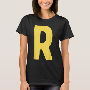 Letter R groot en vet in geel T-shirt