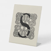 Letter S Celtic Knot Monogram Reclamebord Met Voetstuk (Voorkant)