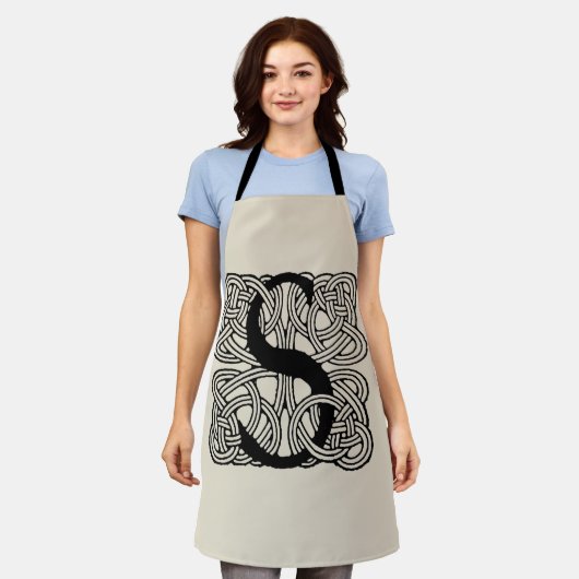Letter S  Celtic Knot Monogram Schort (Gedragen)