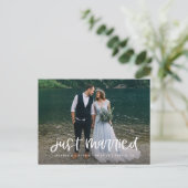 Lettering Just Married Elopement Briefkaart (Staand voorkant)