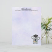 Lettre À En-tête Cute Koala dans une casquette de diplôme (Debout devant)