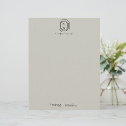 Lettre À En-tête Logo Monogramme Art Déco sur Taupe (Debout devant)