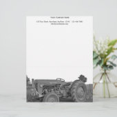 Lettre À En-tête Tracteur antique en noir et blanc (Debout devant)