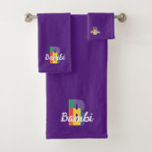 Lettre classique B couleur monogrammée violet (En situation)