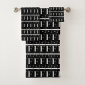 LETTRE INITIALE MONÂTRE F (En situation)