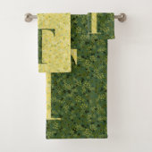 Lettre T vert foncé et jaune de la liberté serviet (En situation)