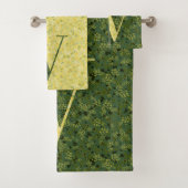 Lettre V vert foncé et jaune de la liberté Serviet (En situation)