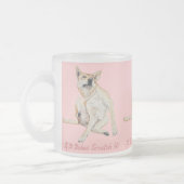 Leuk afbeelding van jeukende hond krabben met slog matglas koffiemok (Links)