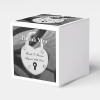 Leuk hart gevormd liefde slot met sleutelgat bruil