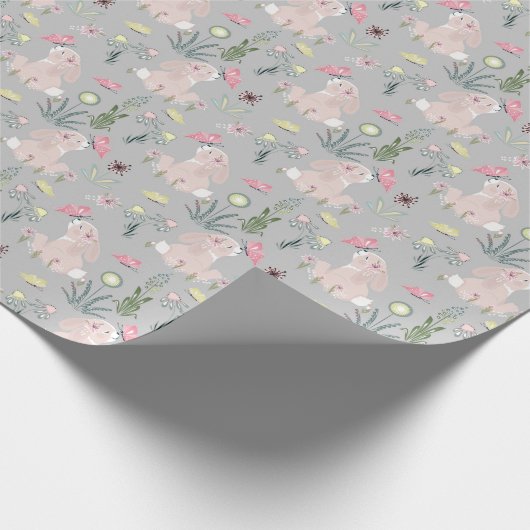 Leuk konijn met bloemen en vlinders cadeaupapier (Hoek)