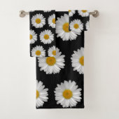 Leuk Modern Daisy Bloempatroon op Zwart Bad Handdoek (Insitu)