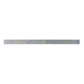 Leuk Monogram Fab Pewter Satijnen Lint (Voorkant)