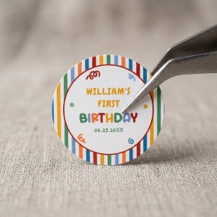 Leuk om één kleurrijke verjaardag te zijn ronde sticker