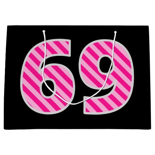 Leuk roze gestreept "69"; Gelukkige 69e verjaardag Groot Cadeauzakje (Voorkant)
