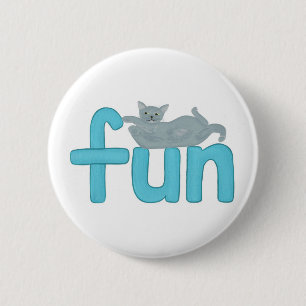 Leuk woord in aqua met speelse grijze kat, spelden ronde button 5,7 cm