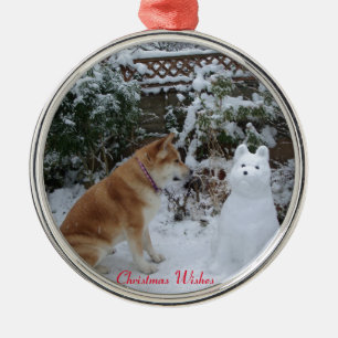 leuke akitazitting met de hondfoto van de metalen ornament