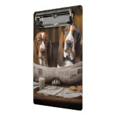 Leuke basset hounds lezen krant mini klembord (Angled2)
