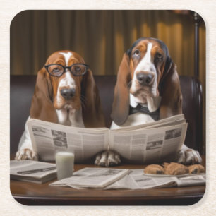 Leuke basset hounds lezen krant vierkante kartonnen onderzetter