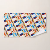 Leuke bruine en blauwe uilen op takken bad handdoek (Handdoek)