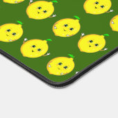 Leuke citroenanimes op groene bureaumat (Hoek)