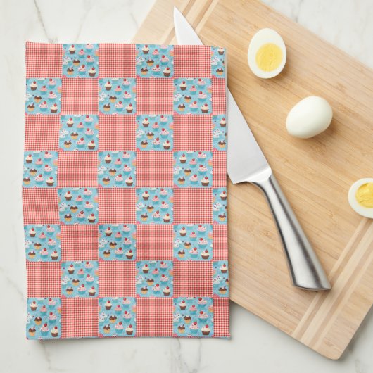 Leuke Cupcake Celebration en Rode Gingham Geruit Theedoek (Quarter Fold)