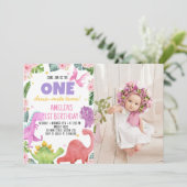 Leuke dinosaurus meisje 1e verjaardag uitnodiging (Staand voorkant)