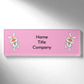 Leuke Fluitende Witte Bunnies op Hot Pink Naambadge (Voorkant)