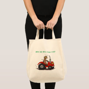 Leuke gelukkige koe die een rode tractor bestuurt tote bag