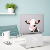 Leuke Girly Pink Bubblegum Blowing Koe Sticker (Laptop op bureau)