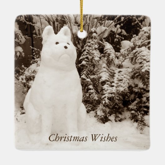 Leuke hond zit met sneeuwpop met kerst keramisch ornament (Achterkant)