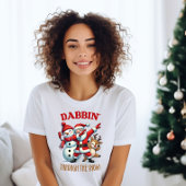 Leuke Kerstman dabbing door de sneeuw T-shirt