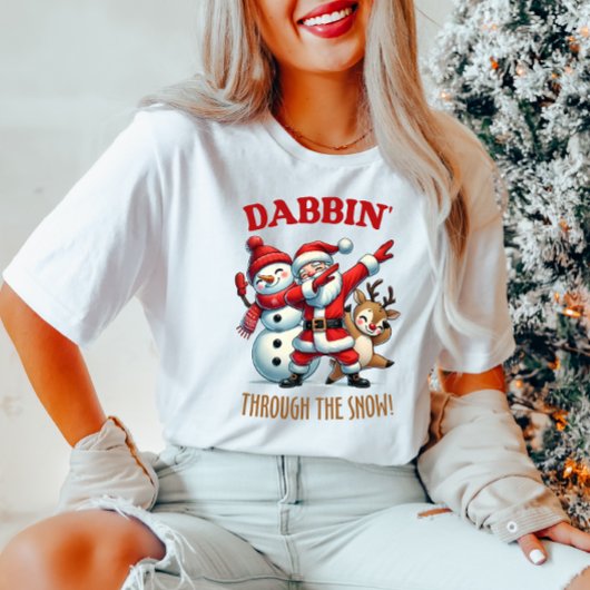 Leuke Kerstman dabbing door de sneeuw T-shirt