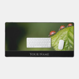 Leuke kleine gelukkige lieveheersbeestjes voor een bureaumat