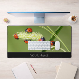 Leuke kleine gelukkige lieveheersbeestjes voor pos bureaumat