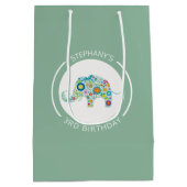 Leuke kleurrijke bloemen olifant monogram medium cadeauzakje (Achterkant)