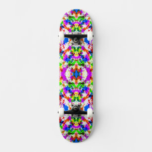 Leuke kleurrijke spatverf ontwerp skateboard