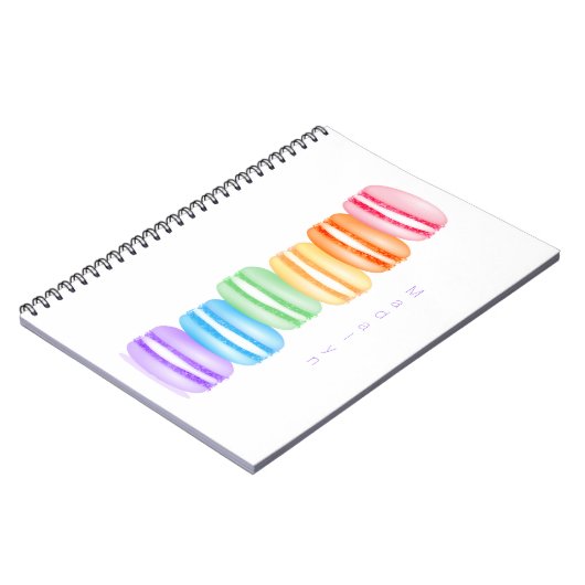 Leuke kleurrijke stack van macarons gepersonalisee notitieboek (Linkerzijde)