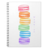 Leuke kleurrijke stack van macarons gepersonalisee notitieboek (Voorkant)