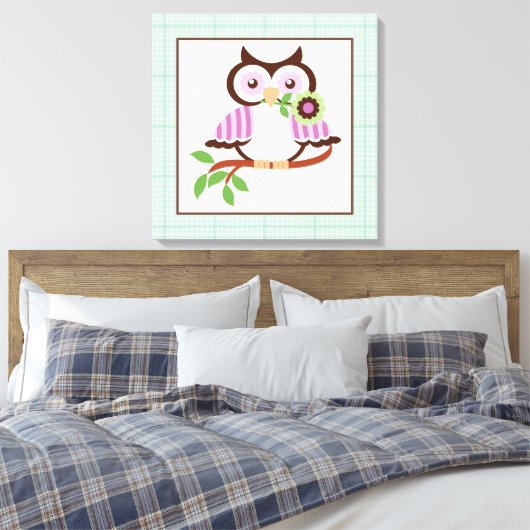Leuke lente uil op een tak gewikkeld canvas print (Insitu (Slaapkamer))