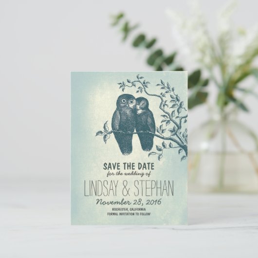 Leuke liefde uilen paar opslaan van de datum brief aankondigingskaart (Staand voorkant)