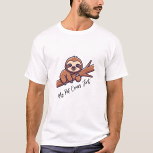 Leuke luiaard hangend aan boom T-shirt