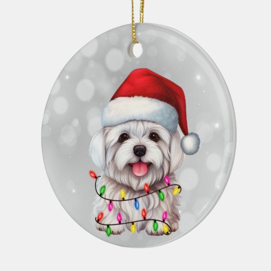 Leuke Maltese hond verpakt in kerstverlichting Keramisch Ornament (Links)