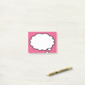 Leuke moderne stripboek denk bubbel roze post-it® notes (Op bureau)