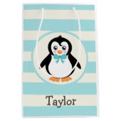 Leuke Pinguïn met Turquoise Bowtie Medium Cadeauzakje (Voorkant)